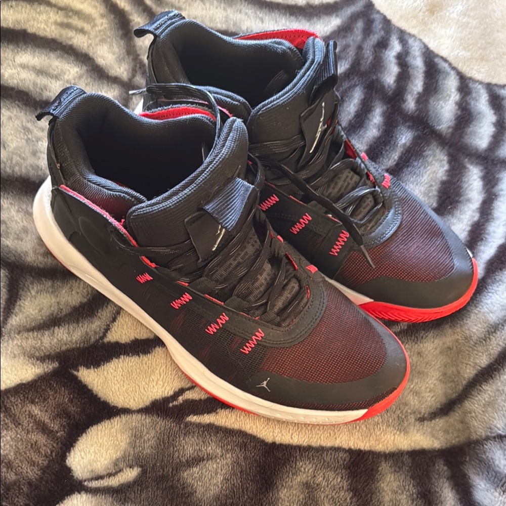 Jordan Jumpman Hustle “Bred” — Size 10.5 Men’s